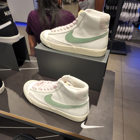 Meet your Posher - Picture 1 of 1